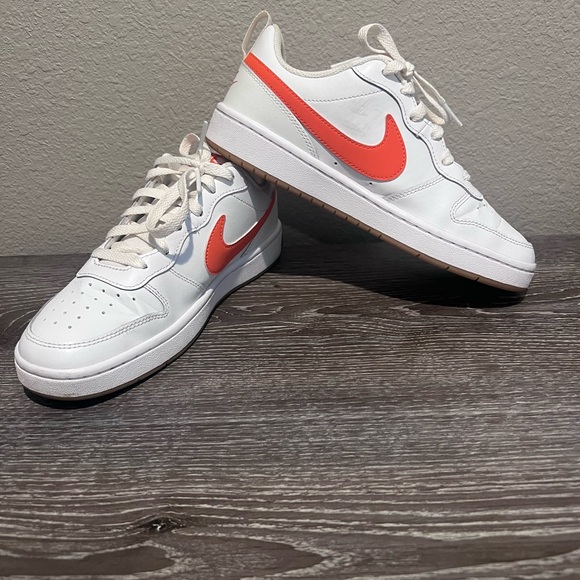 Nike White and orange Athletic sneakers Shoes sz 6y, women’s 7.5 - Picture 2 of 9